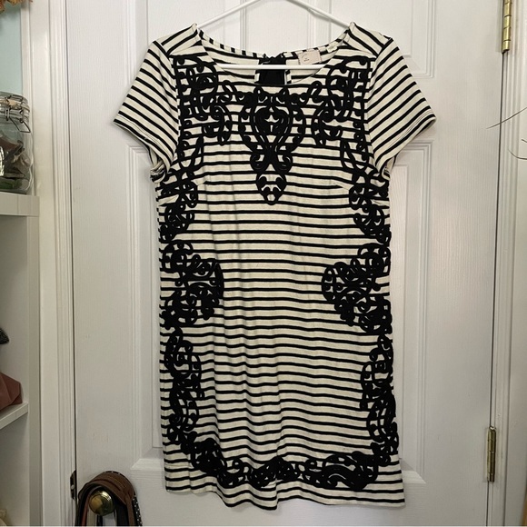 Anthropologie black and white striped embroidered t-shirt dress size medium - Picture 1 of 3